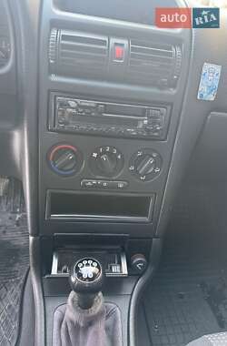 Седан Opel Astra 2003 в 