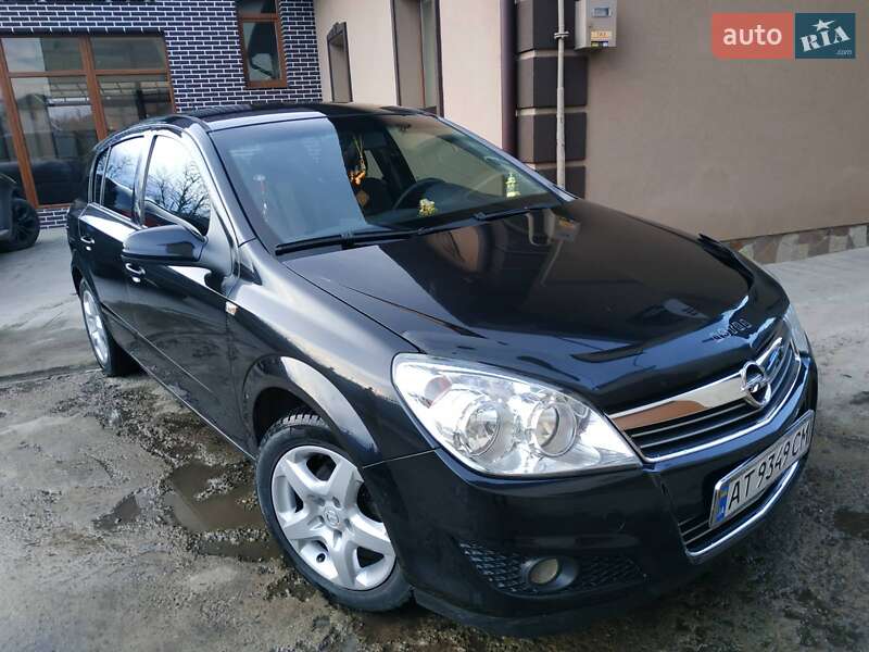 Хэтчбек Opel Astra 2008 в 