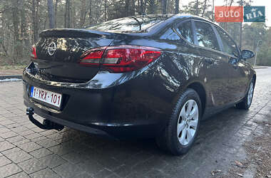 Седан Opel Astra 2014 в Львові