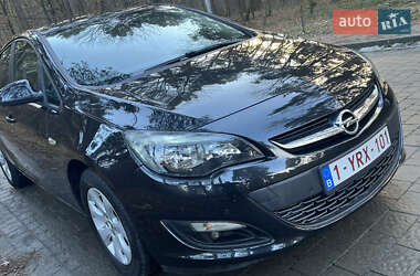 Седан Opel Astra 2014 в Львові