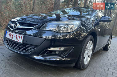 Седан Opel Astra 2014 в Львові