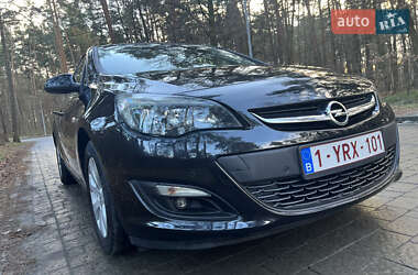 Седан Opel Astra 2014 в Львові