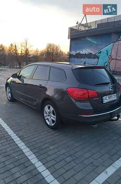 Універсал Opel Astra 2014 в Луцьку