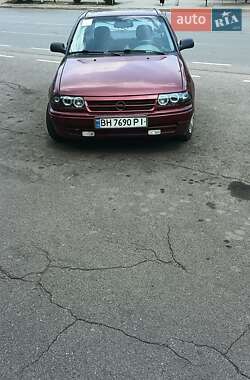 Хэтчбек Opel Astra 1992 в 