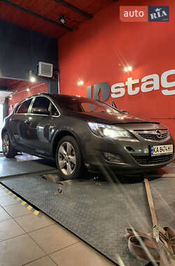 Хэтчбек Opel Astra 2012 в Киеве