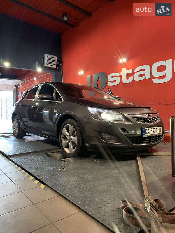 Хетчбек Opel Astra 2012 в Києві