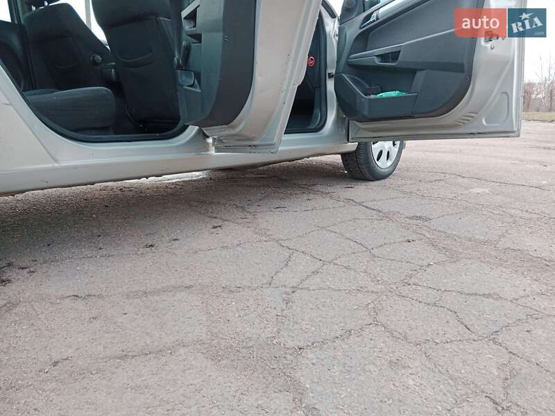 Универсал Opel Astra 2005 в Александрие