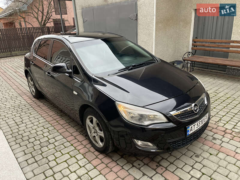 Хетчбек Opel Astra 2011 в Івано-Франківську