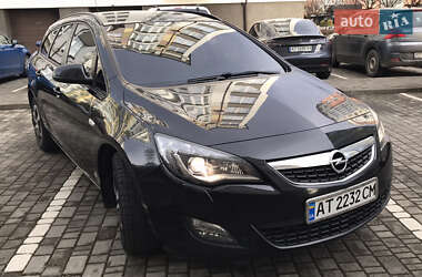 Універсал Opel Astra 2012 в Івано-Франківську