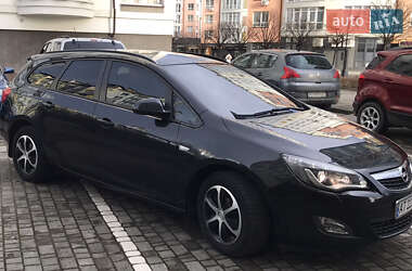 Універсал Opel Astra 2012 в Івано-Франківську