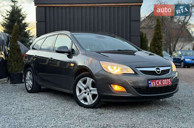 Універсал Opel Astra 2012 в Дрогобичі