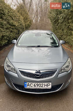 Універсал Opel Astra 2011 в Луцьку