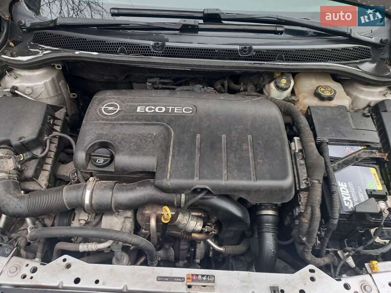 Универсал Opel Astra 2012 в Житомире