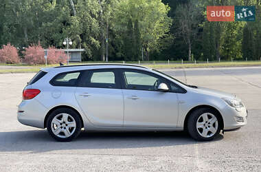 Универсал Opel Astra 2011 в 