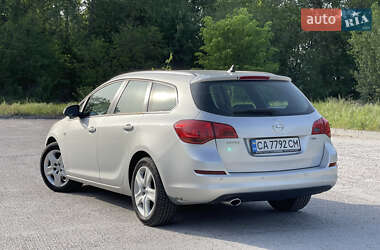 Универсал Opel Astra 2011 в 