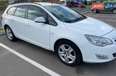 Универсал Opel Astra 2011 в Луцке