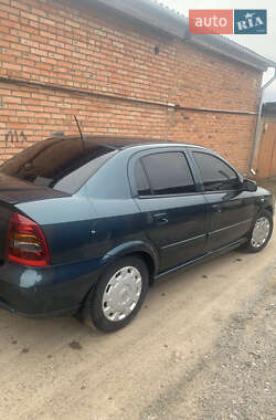 Седан Opel Astra 2005 в 