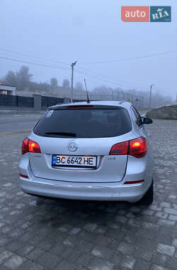 Універсал Opel Astra 2013 в Львові