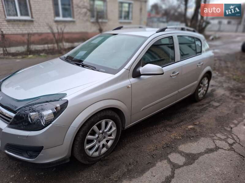 Хэтчбек Opel Astra 2005 в Синельниково