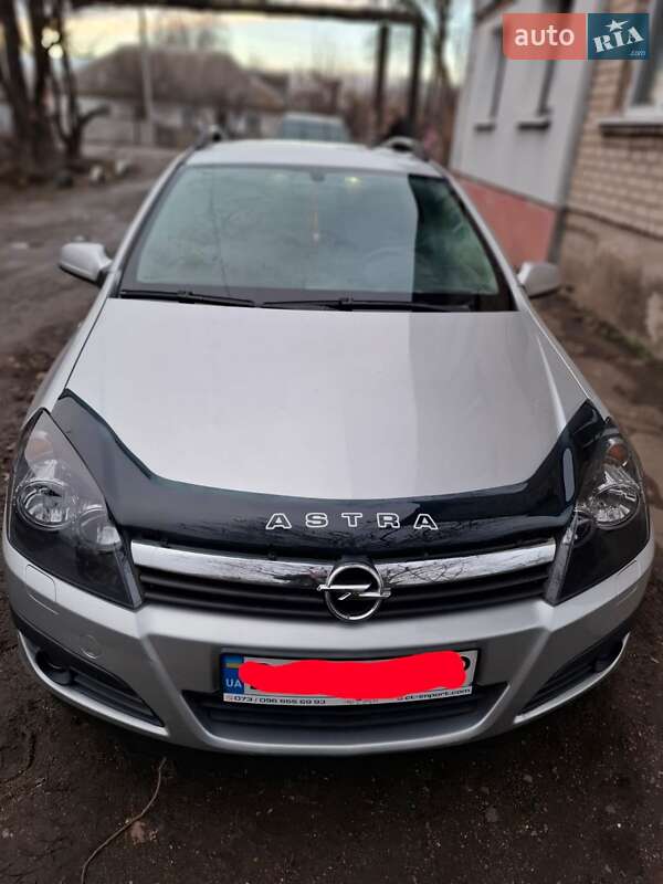 Хэтчбек Opel Astra 2005 в Синельниково