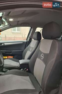 Хэтчбек Opel Astra 2005 в Синельниково