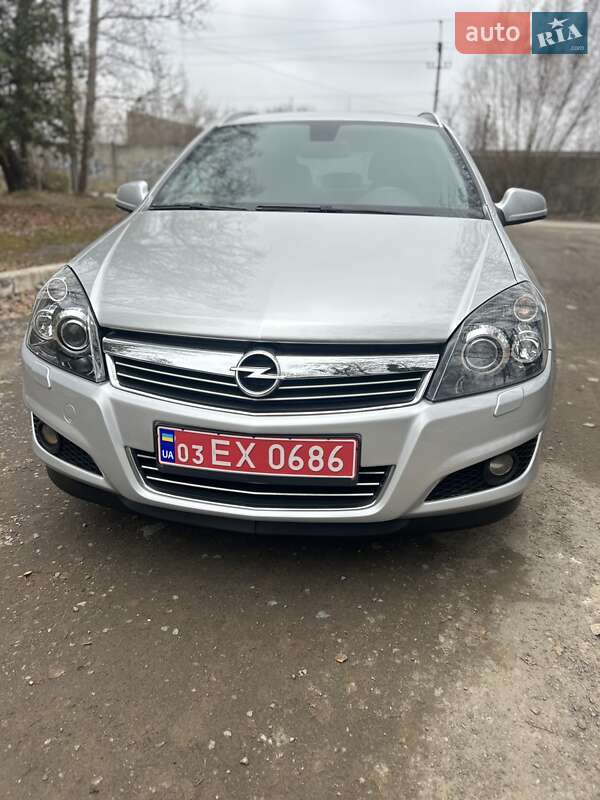 Універсал Opel Astra 2009 в Луцьку