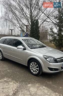 Універсал Opel Astra 2009 в Луцьку