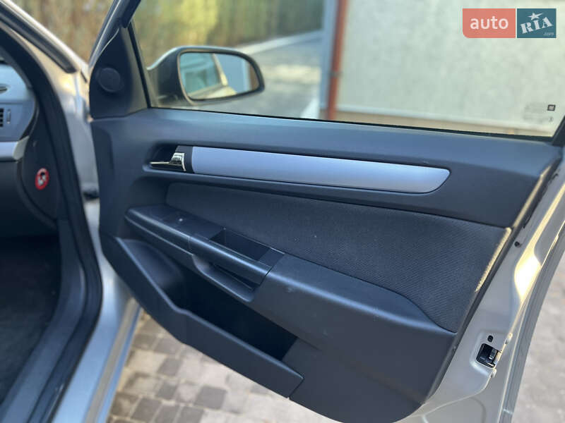 Универсал Opel Astra 2006 в Запорожье