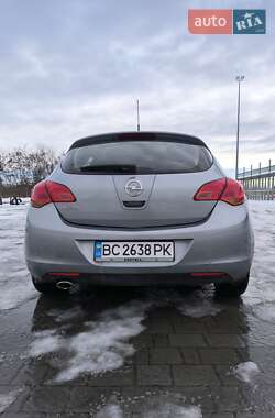 Хэтчбек Opel Astra 2011 в Львове