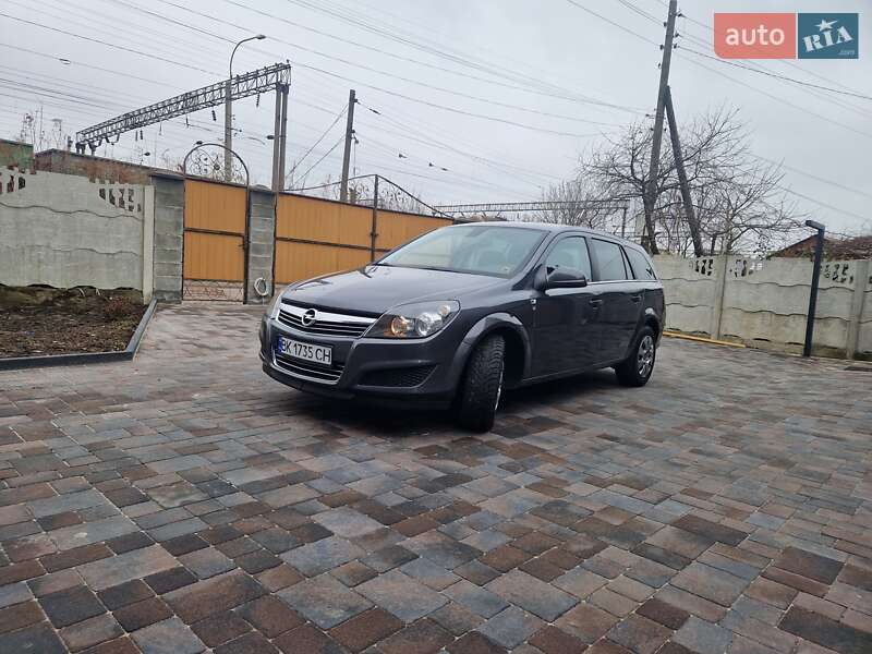 Универсал Opel Astra 2010 в Здолбунове