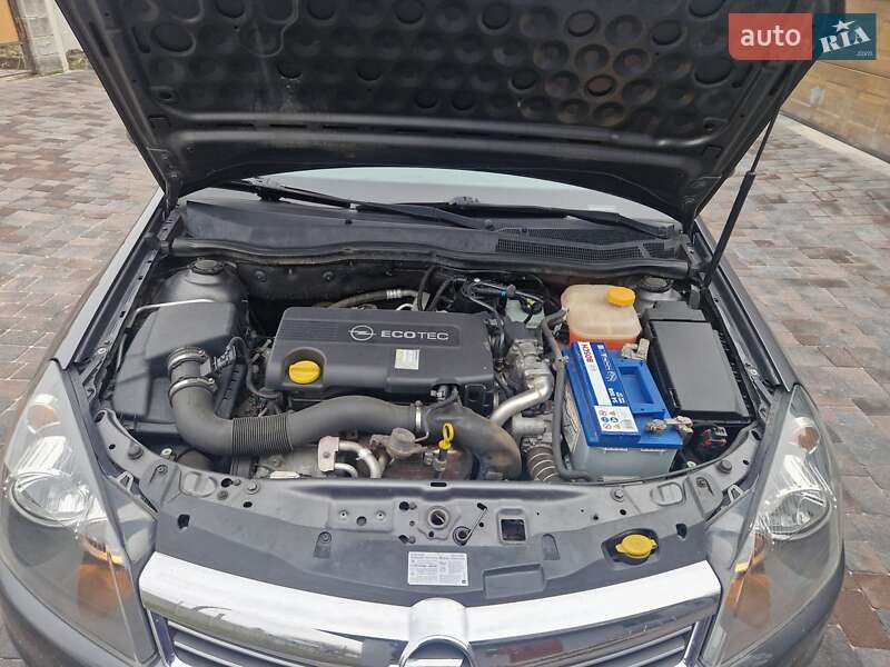 Универсал Opel Astra 2010 в Здолбунове
