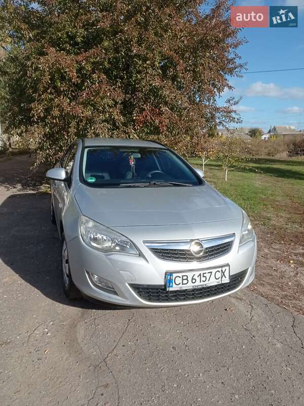 Універсал Opel Astra 2011 в Мені