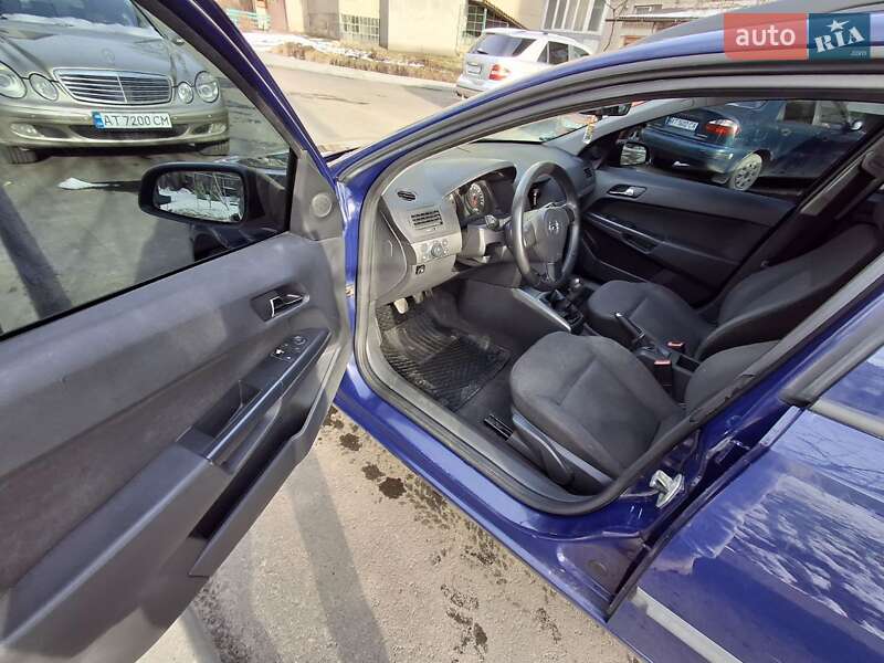 Універсал Opel Astra 2005 в Коломиї