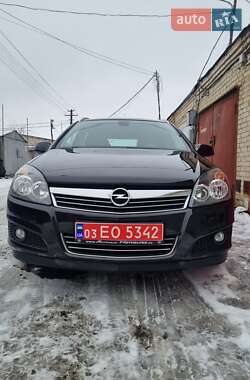 Універсал Opel Astra 2010 в Луцьку