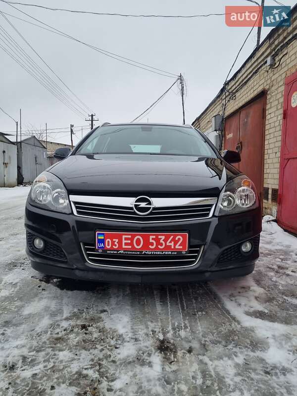 Универсал Opel Astra 2010 в Луцке