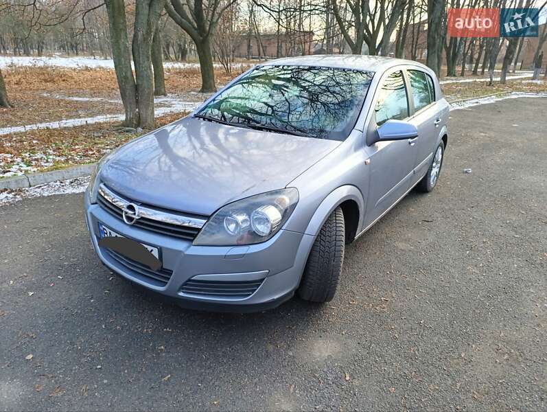 Хэтчбек Opel Astra 2004 в Гайвороне