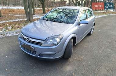 Хэтчбек Opel Astra 2004 в 
