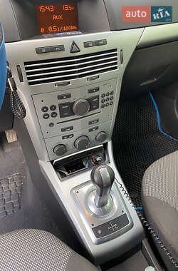 Хэтчбек Opel Astra 2009 в 
