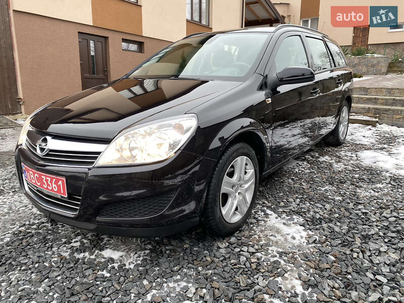 Универсал Opel Astra 2009 в Ровно