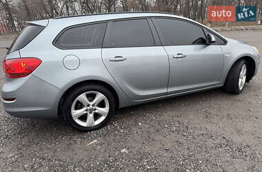 Универсал Opel Astra 2011 в 