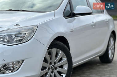 Хэтчбек Opel Astra 2011 в Львове