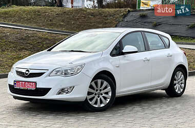 Хэтчбек Opel Astra 2011 в Львове