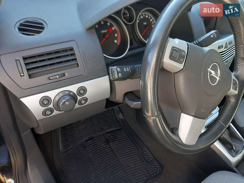 Універсал Opel Astra 2009 в Луцьку