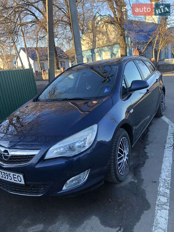 Універсал Opel Astra 2011 в Літині