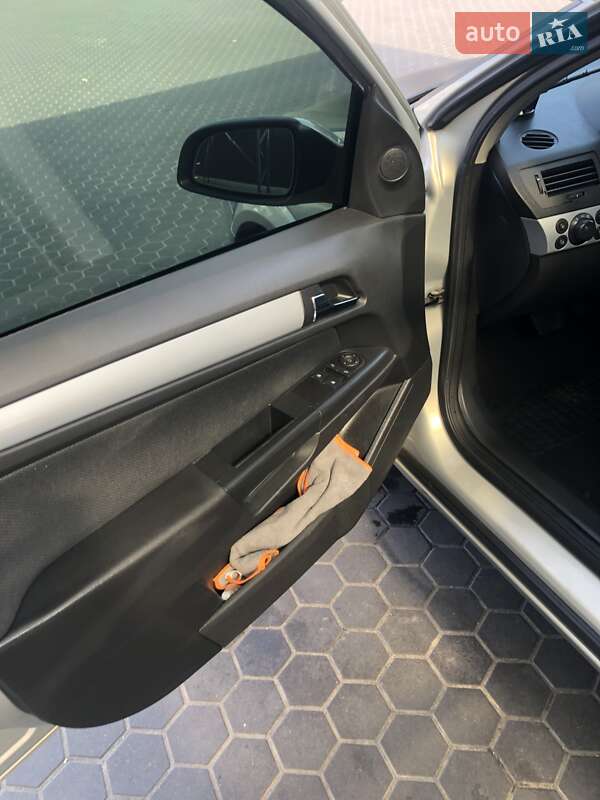 Хэтчбек Opel Astra 2005 в Броварах