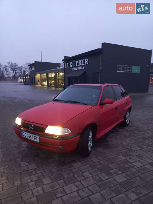 Хэтчбек Opel Astra 1997 в Дрогобыче