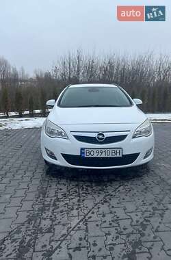 Универсал Opel Astra 2012 в Зборове