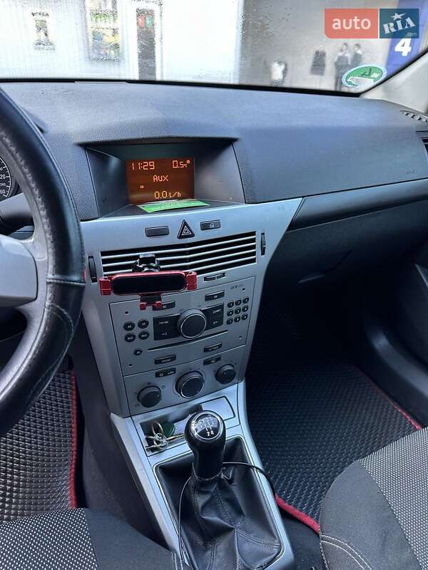 Хэтчбек Opel Astra 2009 в Каменке