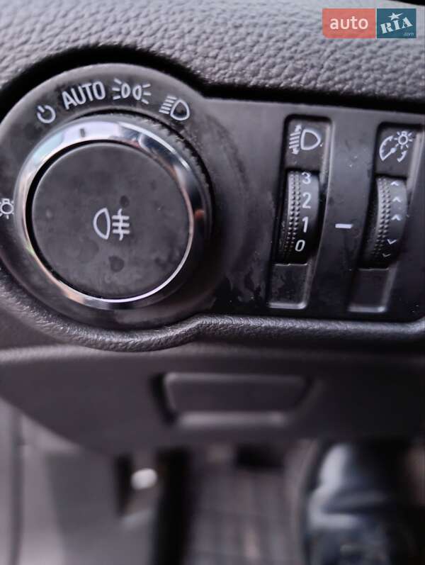 Универсал Opel Astra 2011 в Нововолынске