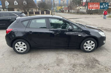 Хэтчбек Opel Astra 2010 в 
